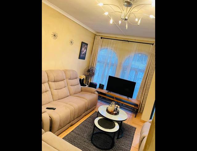 3 BEDROOM HOUSE FOR SALE IN WYEBANK